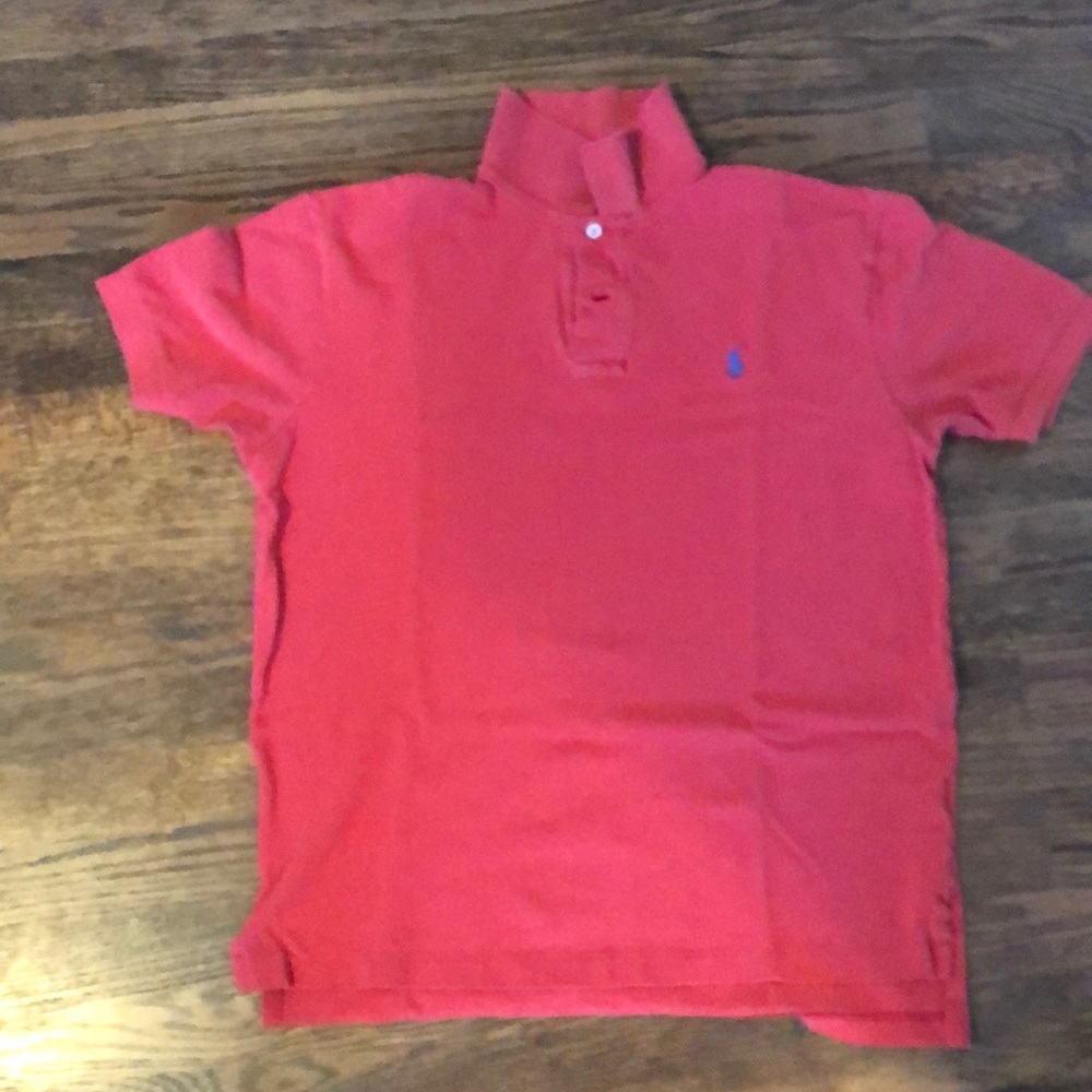 Men’s polo shirt.
